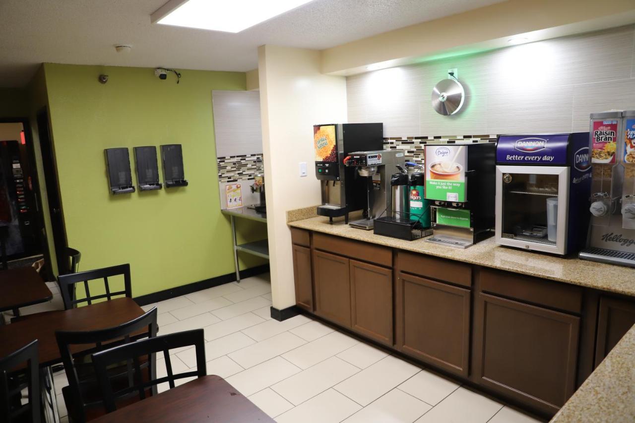 速8里士满机场酒店 沙石镇 外观 照片