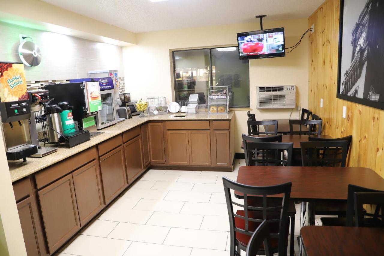 速8里士满机场酒店 沙石镇 外观 照片
