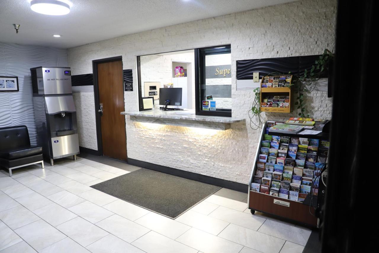 速8里士满机场酒店 沙石镇 外观 照片
